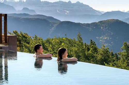Swimming Pool with Jacuzzi